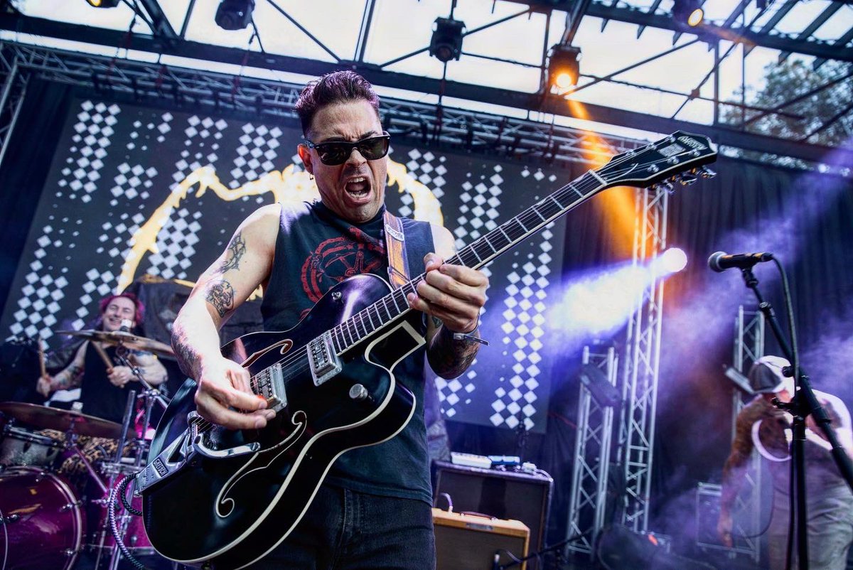 <a href="/gretsch/">The Gretsch Company</a> guitar stranglin’ with psychobilly legends the Guanabatz⚡️

Photo: John Gilhooley