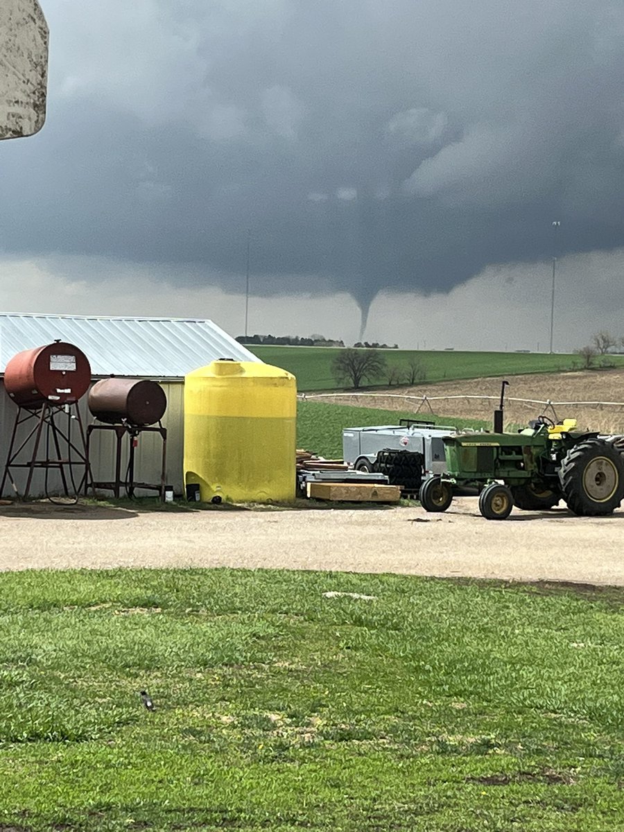cwhoff17's tweet photo. Little tornado action today https://t.co/70U0hccH9K