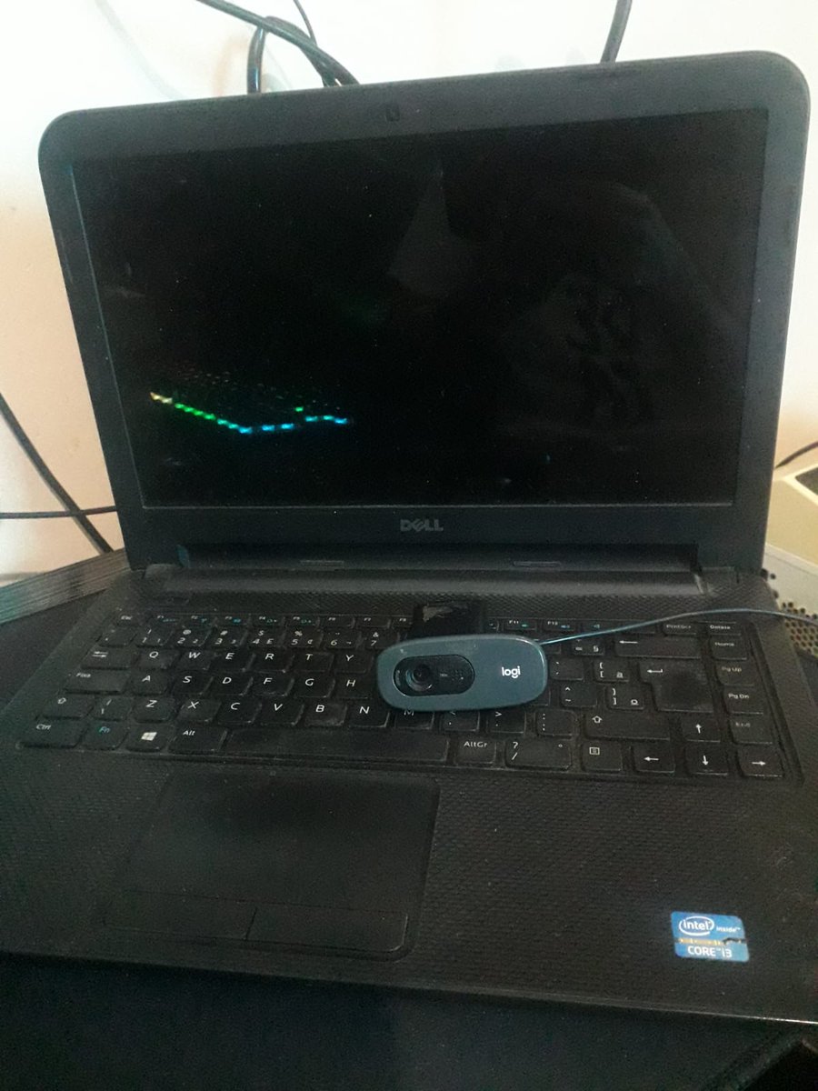 oYost's tweet photo. Antes da BDA ontem @alvaflex veio trocar uma ideia e lembrou lá do começo das lives da BDA, e como as coisas evoluiram e o tanto que mudou a cena depois disso. 
Implementei as lives e o primeiro setup de live lá em 2018:
Note I3 webcam 720p e roteando internet do celular.
<3 https://t.co/mv3o3lJY0j