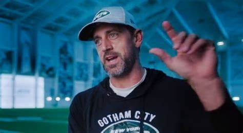 New York #Jets QB Aaron Rodgers says that HIV was created by the US government. 👀👀 ‘The gameplan was made in the 80’s’
