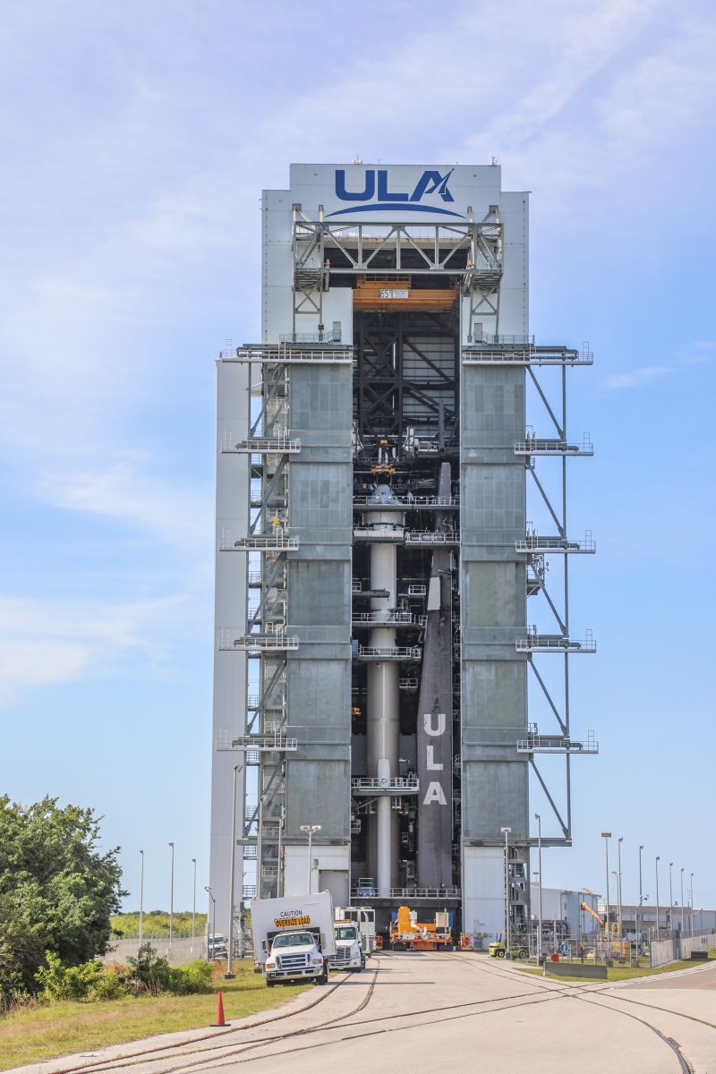 🚀 STACKED: @BoeingSpace's #Starliner spacecraft has been placed atop @ULALaunch's Atlas V rocket for the agency's Crew Flight Test mission! Set to lift off May 6, Starliner will spend about a week docked to @Space_Station: go.nasa.gov/3w4zEpz