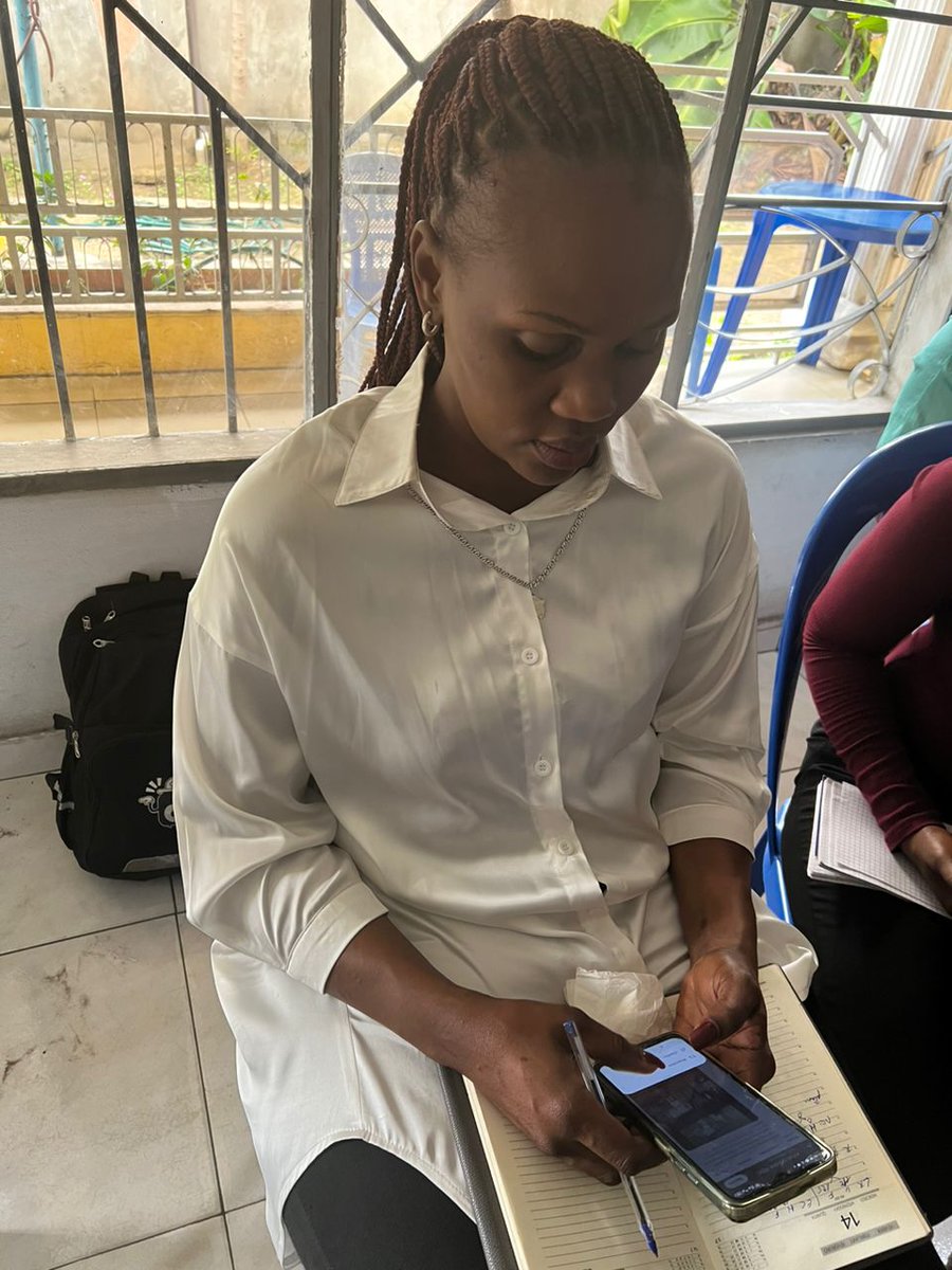 ArleneBula10984's tweet photo. Séance de renforcement de capacité sur les réseaux sociaux avec la Direction exécutive de Afia mama Madame Anny MODI https://t.co/sZlToUdkdq