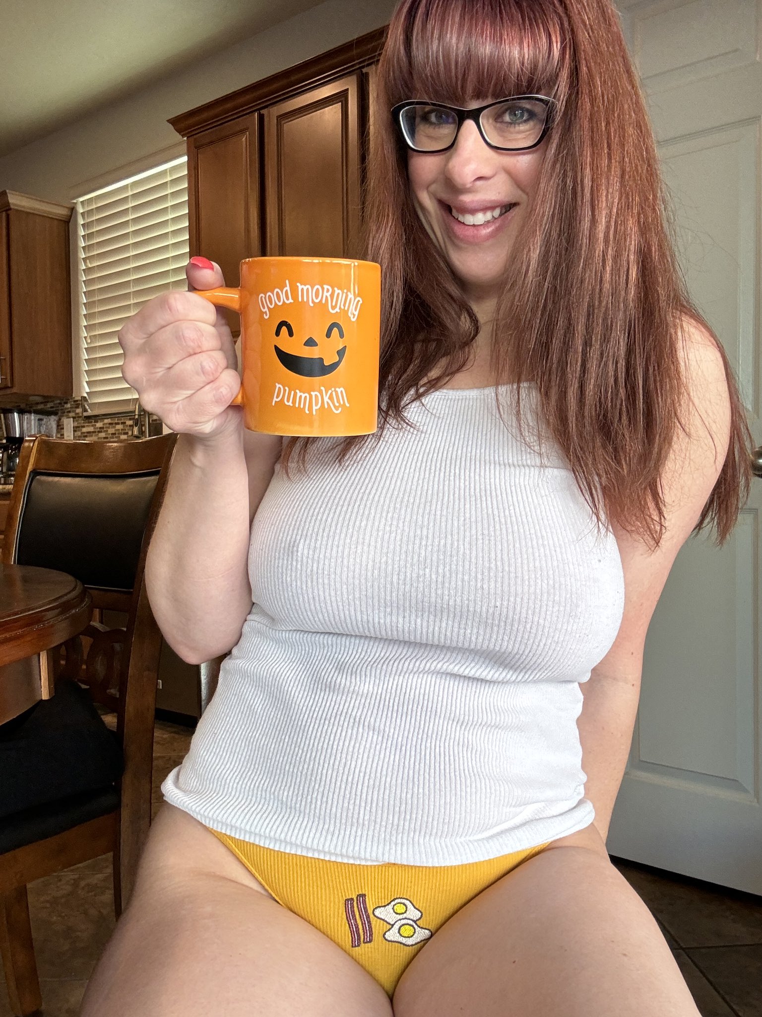 What did you have for breakfast?! ☕️🥓 #goodmorning #onlyfanscreator https://t.co/f7yPUiOa2K