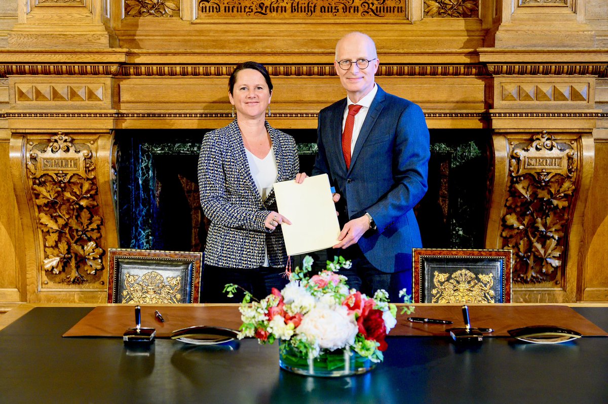 Hamburg & @NantesMetropole schließen Strategische Partnerschaft: Bürgermeister @TschenPe & Bürgermeisterin von Nantes @Johanna_Rolland unterzeichnen eine Vereinbarung zur Zusammenarbeit in Bildung, Wissenschaft & Kultur sowie der Wasserstoffwirtschaft. 🤝 t.hh.de/18533240