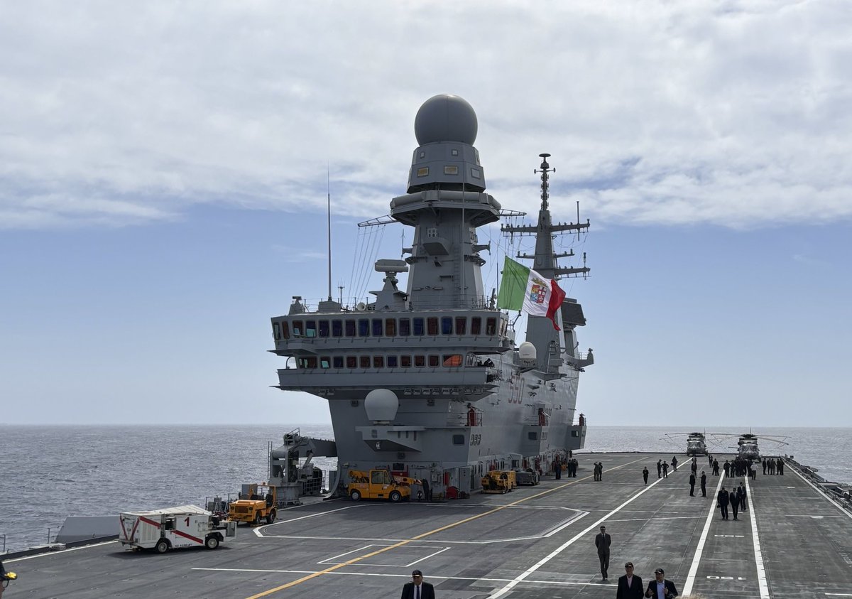 Today, our Ambassador and fellow NATO PermReps were invited by @MPeronaci for a visit to the Cavour, Italy's flagship aircraft carrier. Very impressive demonstration of Italy's strong and modern navy and air capabilities. #StrongerTogether