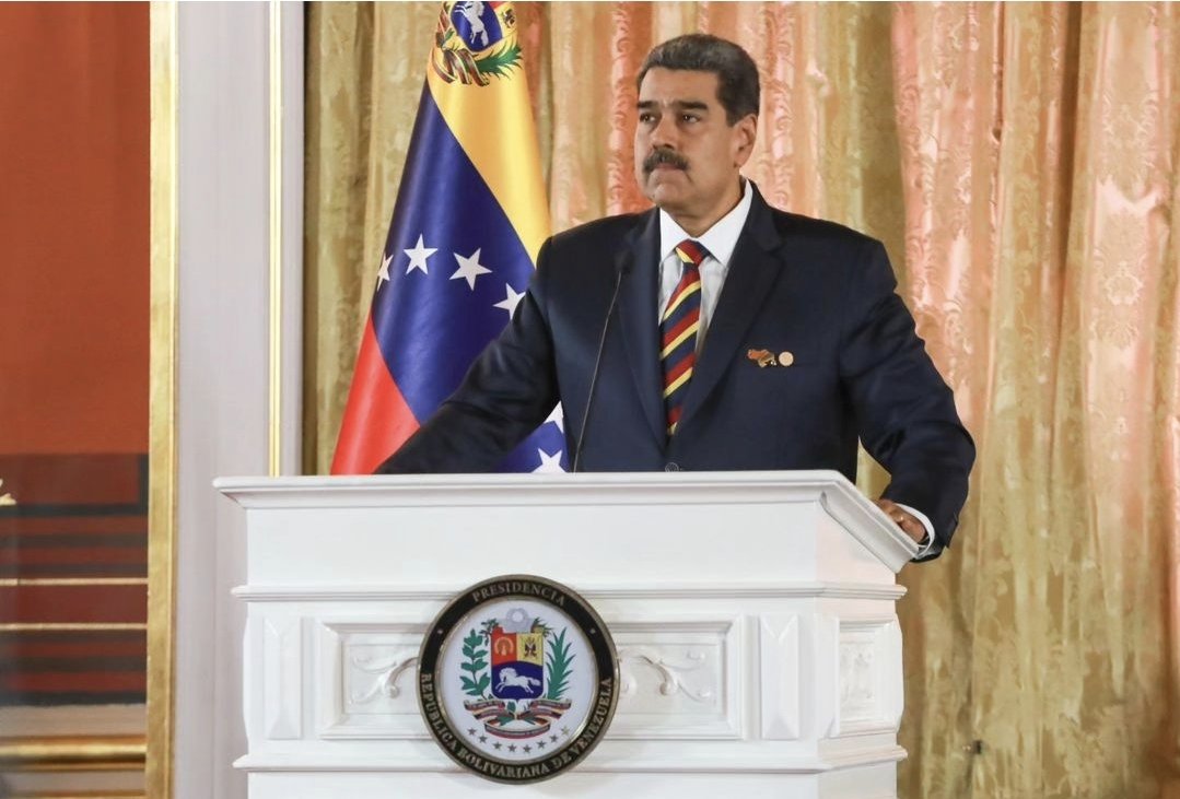 🇻🇪 @NicolasMaduro Coherente y solidario! 'He ordenado cerrrar nuestra embajada en Ecuador, cerrar de inmediato en Guayaquil y que regrese el personal diplomático de inmediato. Se regresen hasta que se restituya el Derecho Internacional', declaró Maduro en el marco de la #CELAC