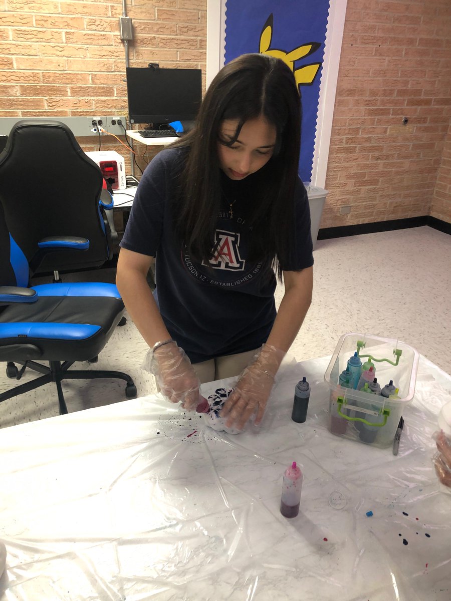 From research to tie-dye magic!  Our 5th-8th grade EL students dove into the vibrant history and cultural roots of tie-dye, then brought their creativity to life with custom shirts. 🎨 #TieDyeExplorers #CreativeLearning #CulturalConnections