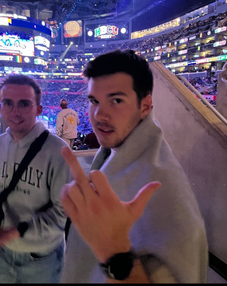 ArthurBos23's tweet photo. I ain't gonna need no ski cause I'm gonna make sure he can't tell on me. https://t.co/S9V6vYcqi9