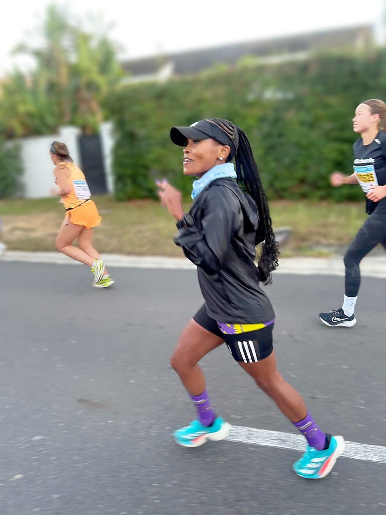 We did our long run @2OceansMarathon half marathon on Sunday. I hate the new route, but now we’ve experienced it & it’s over ✌🏽
Debating if I should race it next year 
#TrustTheProcess
#RunningWithTumiSole
#FetchYourBody2023  
#SkhindiGangCoaching 
#TrapnLos
#ThandyMWellness