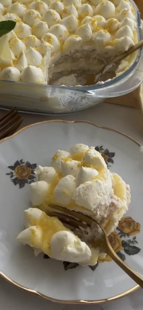 Inspired by <a href="/JuliaTempler/">Julia</a> to have a taste of Italy 😋

#Limoncello
#Tiramisu
