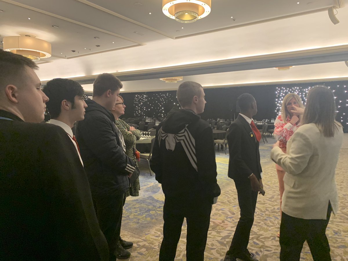 Parkhill375's tweet photo. Today pupils from our @EnterAcadPark Café&amp;Hotel Skills class were invited to the Hilton Doubletree for High Tea and a tour of behind the scenes at the hotel! A big thankyou to @DTGlasgowCtrl for having us! @smithycroft282 https://t.co/6SAoP8ZKAT