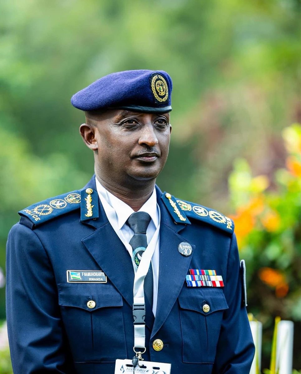 The security of Rwandans 100%... Frame 1: (CDS) Gen Mubarakh Muganga Frame 2: (IGP) Felix Namuhoranye BIG THANKS to @RwandaMoD & @Rwandapolice 📸: @MugwizaO