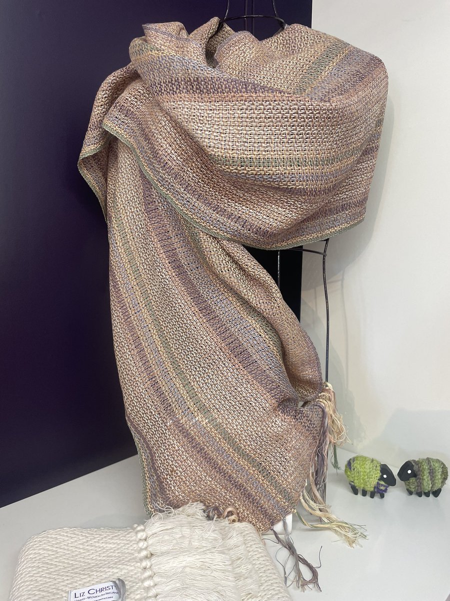 robertburns73's tweet photo. Great to visit & chat with Liz Christy at Swallow Studios in Annyalla today & see Liz’s signature hand-woven, woollen scarves being made.
Liz is an artist & textile designer & part of a wide community of innovative artists & craft-makers in Monaghan.
#MadeinMonaghan https://t.co/DQJi2daPY0