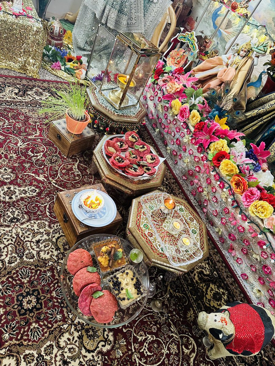 The_Ehsaas's tweet photo. Ashtmi Puja 🙏 photos
#halwa #beetrootpuri #puri #bedmi #kanjakpuri #aaloosabji
#lovelive #themasters #Trending #reelsinstagram #VideoViral #Tuesday #एहसास_ए_दीपा #ashtmipujan #navratri https://t.co/SDA2Veyh3U