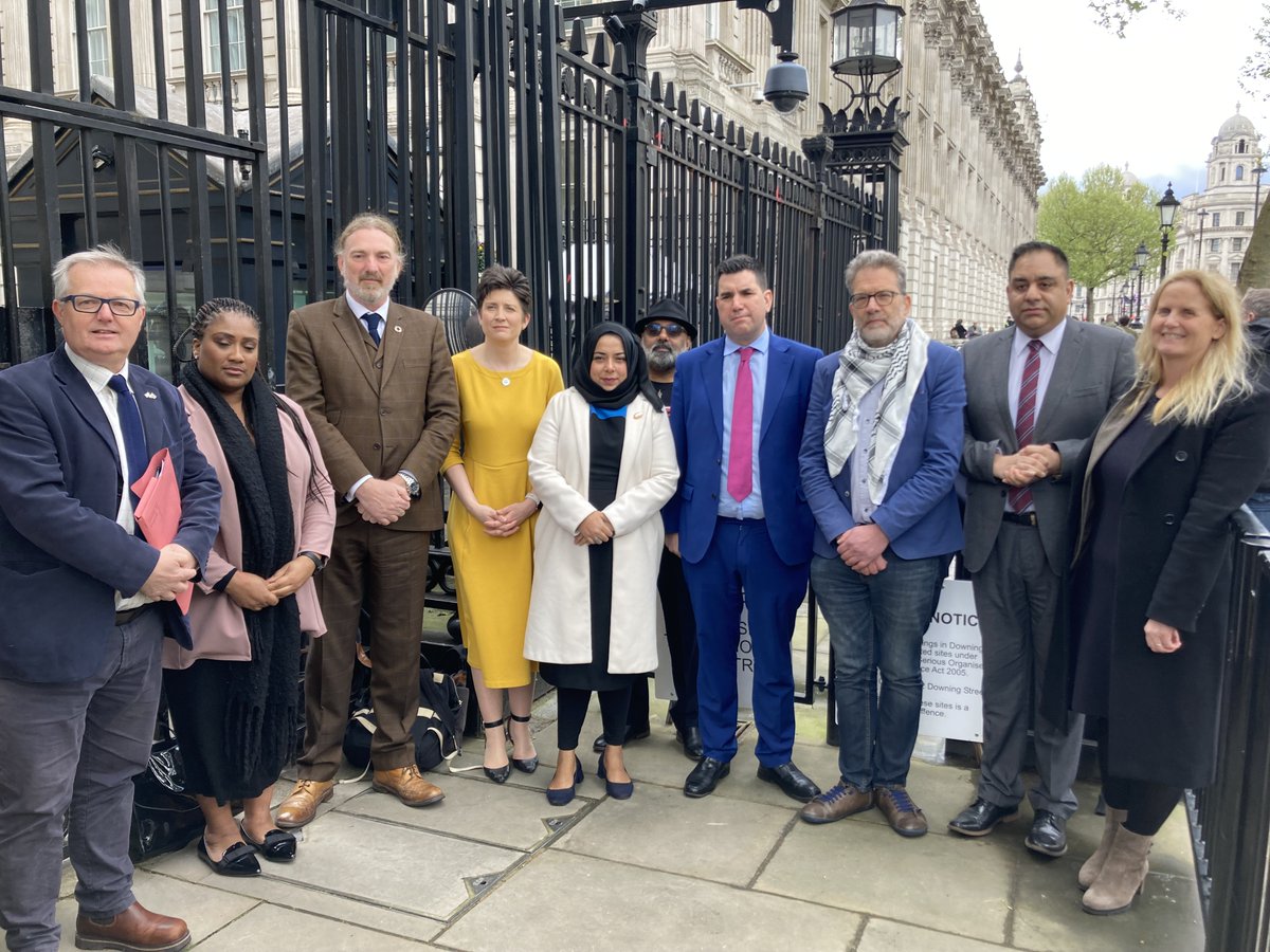 Today we handed in our petition to 10 Downing Street signed by over 67,000 people calling on the UK government to #StopArmingIsrael. We were supported by a cross-party group of MPs including @alisonthewliss, @BellRibeiroAddy, @RichardBurgon, @ApsanaBegumMP and @Imran_HussainMP.