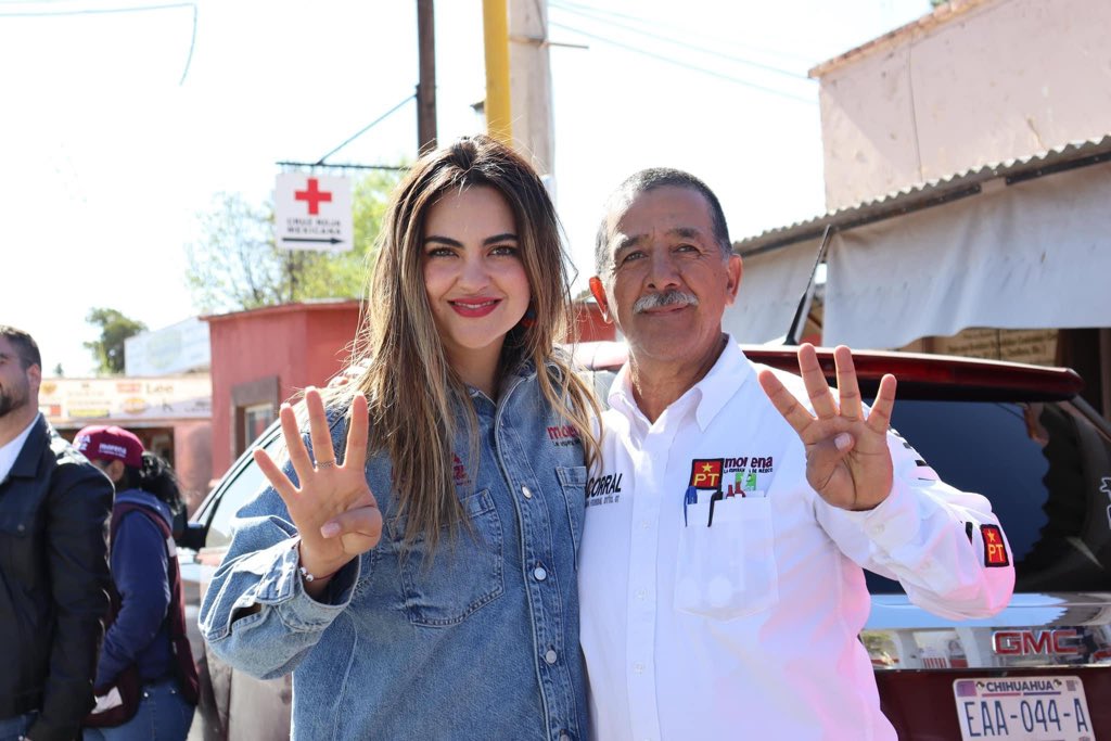 EstadoMX_'s tweet photo. Vía @AndreaChavezTre 

Hoy visitamos a nuestros compañeros y compañeras de Santa Isabel, con los que disfrutamos las mejores paletas del estado, mientras conversamos con sus vecinas y vecinos. 

Se respira mucho apoyo a la Cuarta Transformación: morena está más fuerte que nunca. https://t.co/0SofjgODnt