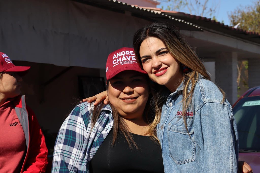 EstadoMX_'s tweet photo. Vía @AndreaChavezTre 

Hoy visitamos a nuestros compañeros y compañeras de Santa Isabel, con los que disfrutamos las mejores paletas del estado, mientras conversamos con sus vecinas y vecinos. 

Se respira mucho apoyo a la Cuarta Transformación: morena está más fuerte que nunca. https://t.co/0SofjgODnt