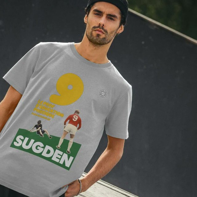 Introducing #MaverickFootballers latest tribute football t-shirt, this time honouring the iconic Mr Sugden (aka Bobby Charlton) from the timeless British classic, "Kes." ⚽️🎬

maverick-footballers.teemill.com/product/mr-sug…