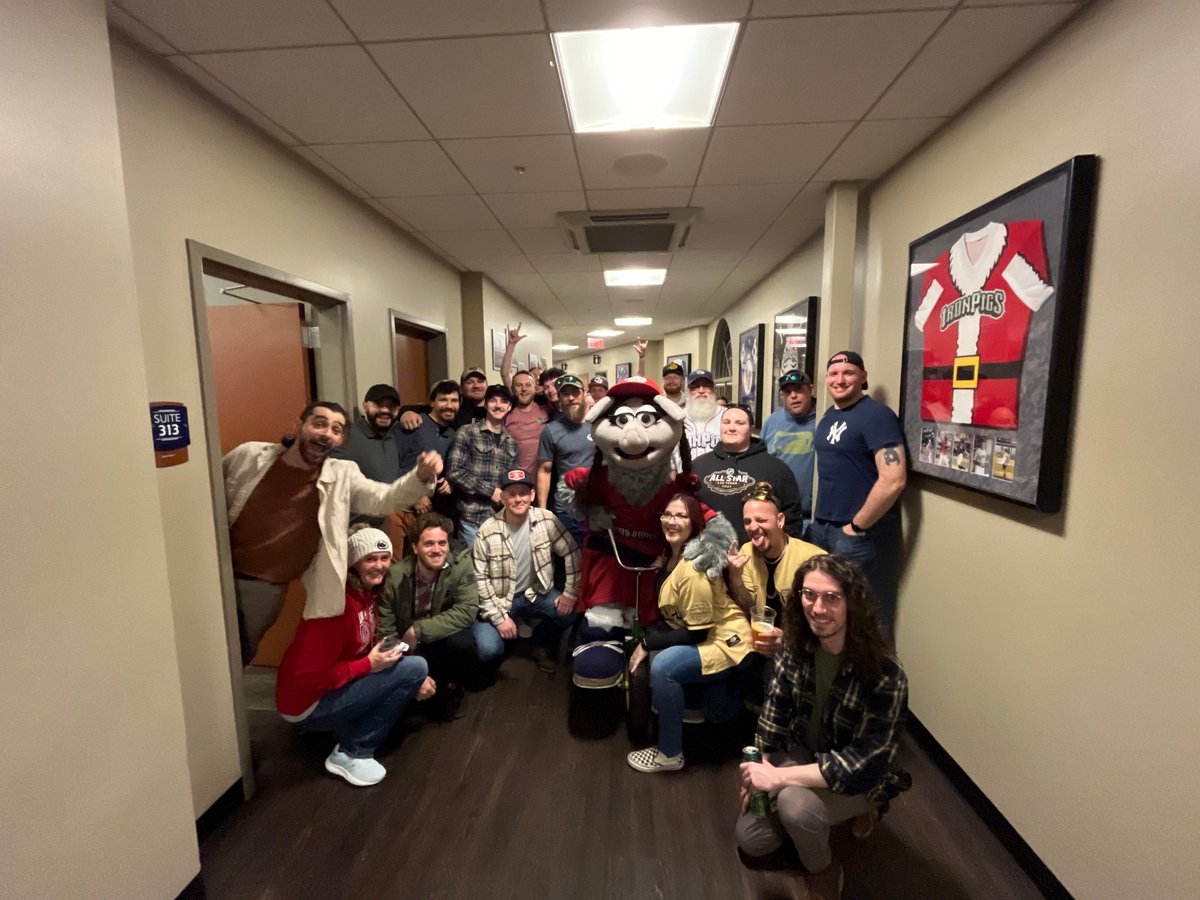 JoshuaTreeUSA's tweet photo. We had a BLAST at the IronPigs VIP Suite night! ⚾ Thank you FeFe for visiting us 😁
#CompanyCulture #JoshuaTreeExperts #IronPigs https://t.co/aQQ7aDQC5y