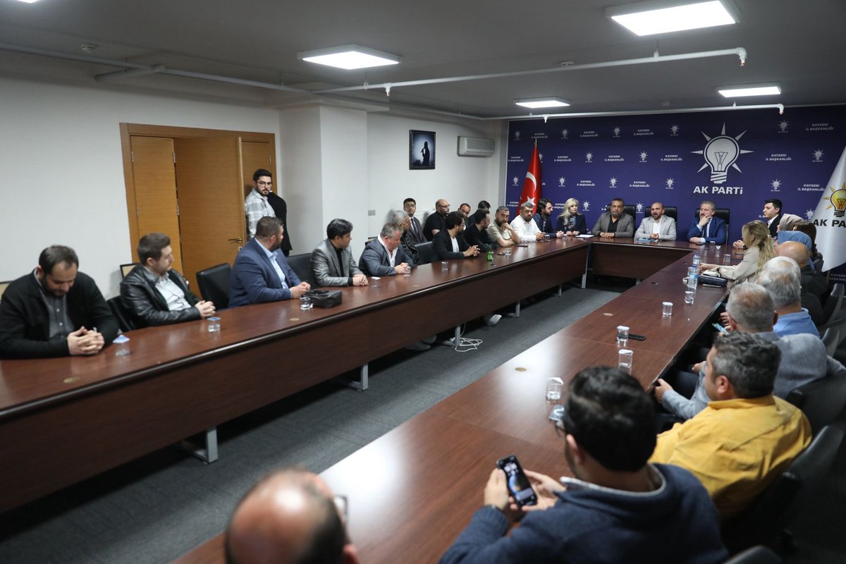 31 Mart Yerel Seçimleri sonrası Melikgazi İlçe Yönetim Kurulu ve İstişare Toplantımızı gerçekleştirdik. 

İnşallah birbirinden değerli hizmet ve projelerimizle ilçemizi zirveye taşımaya devam edeceğiz.

Toplantımızın hayırlara vesile olmasını temenni eder; Melikgazi'mizin refah