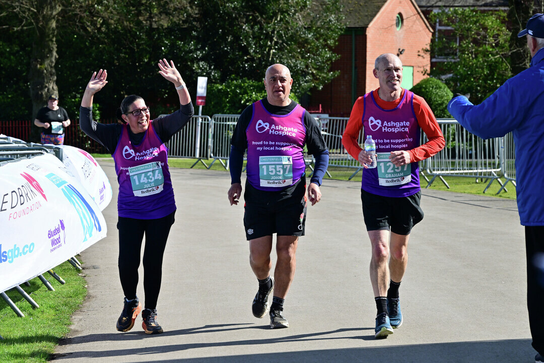 Ashgate_Hospice's tweet photo. We're delighted to share that #TeamAshgate runners collectively raised an amazing Β£7,573 at the @RedbrikChes10k! Thank you so much! π
A huge thank you also goes to the incredible team of Ashgate volunteers for their efforts marshalling throughout the course. π https://t.co/esGf7FaLFh