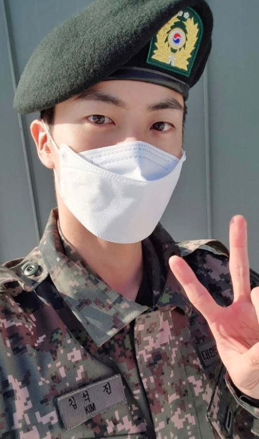 AboutMusicYT's tweet photo. Last year, a fan of BTS has reportedly escaped a robbery because she had picture of Jin in the army on her phone.

- "He must have thought my boyfriend was in the military, because he didn't steal it". https://t.co/TcrFo93FZB