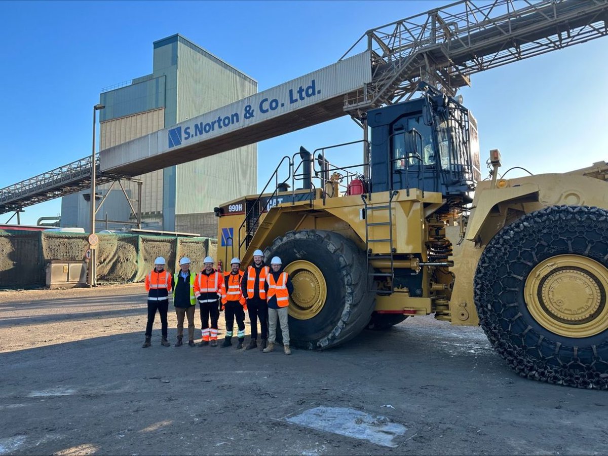 FinningNews's tweet image. Built to be rebuilt 💪 S Norton Group’s Cat® 990 is enjoying its second life at Liverpool docks after being rebuilt by our Finning Leeds team!

#Rebuild #CatMachine #YellowIron #Cat990 #WheelLoader #FinningLeeds