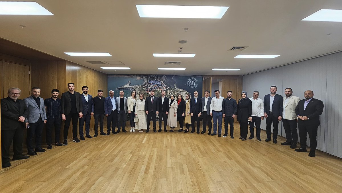 AK Parti Arnavutköy İlçe Yönetim Kurulu üyelerimize nazik ziyaretleri için teşekkür ediyorum. Yol arkadaşlarıma çalışmaları için minnet ve şükranlarımı sunuyorum.