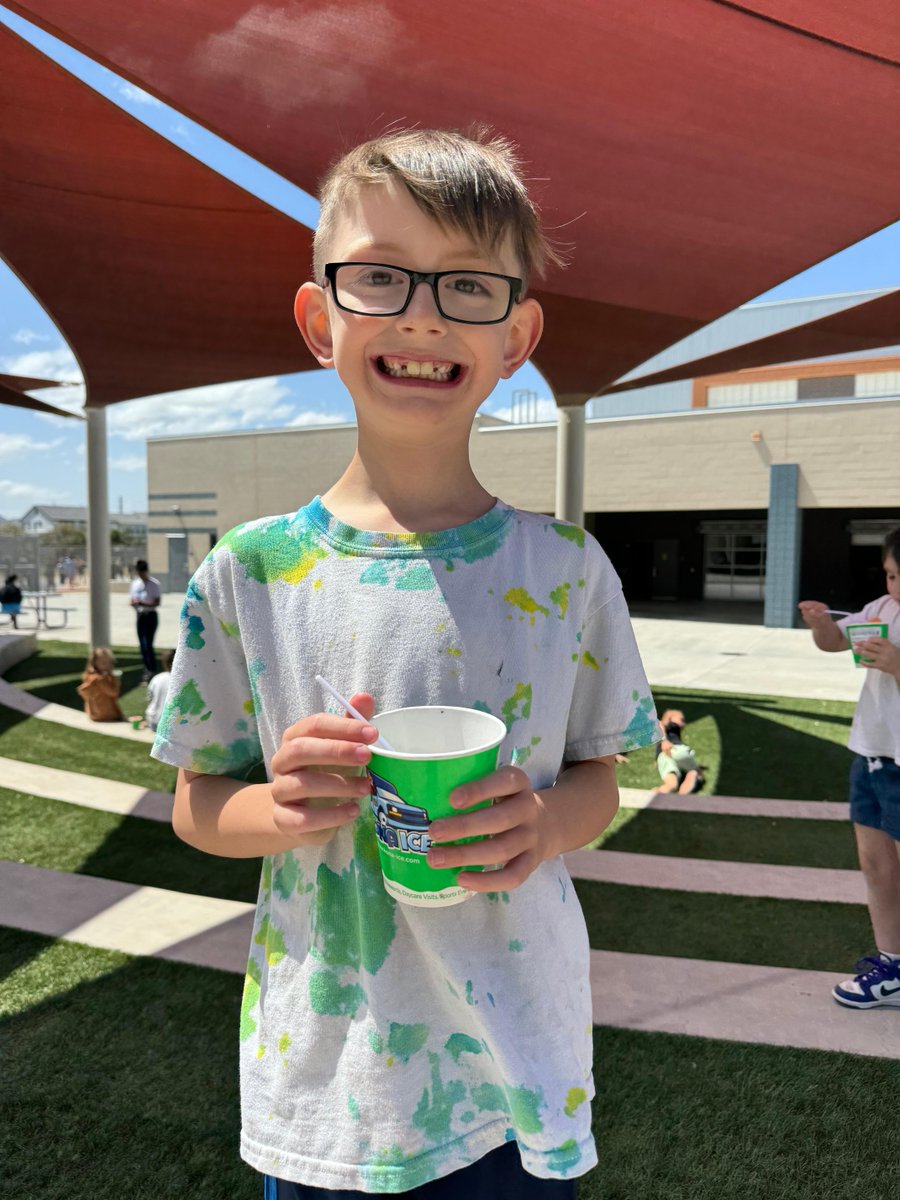 Kindness earns rewards at QCUSD! 😊 These FMSE students spread kindness and earned themselves free Kona Ice through our PBIS Program. Join our community of kindness, integrity, and respect by enrolling in QCUSD today! qcusd.org/Enrollment #ChooseQCUSD #qcleads
