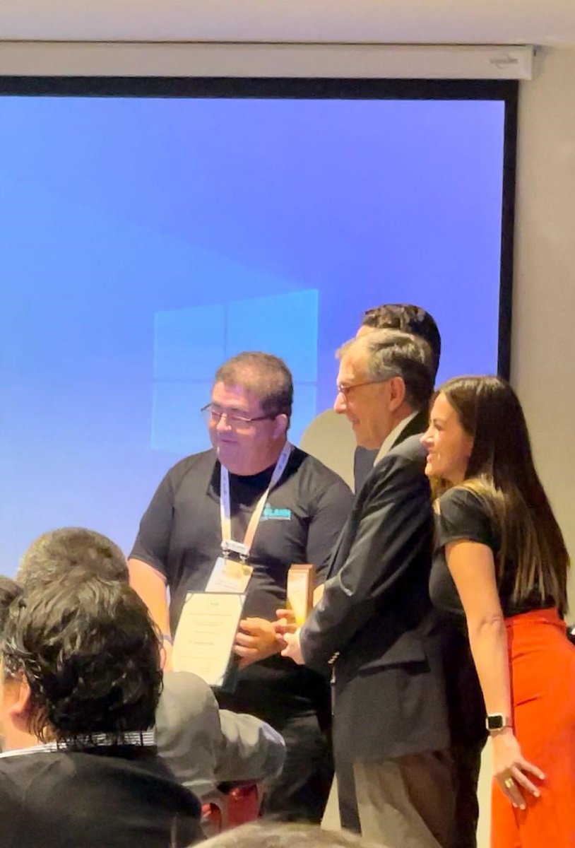 Congratulations to Dr. Fernando Fervenza for being honored by the Latin America Society of Nephrology and Hypertension at the World Congress of Nephrology! @fervenzafernan1 @SLANH_ #MayoClinicKidney