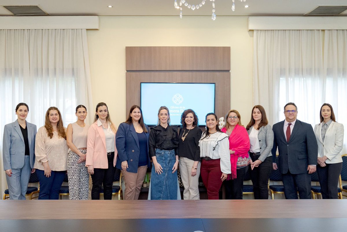 Pensando en más espacios culturales para los niños y jóvenes. Hoy me reuní con integrantes de @lasinfonicapy, @MECpy y @AsuncionMuni, para trabajar en un proyecto, que permitirá conectar a los más pequeños, con nuestras raíces a través del arte y la historia de nuestro país.