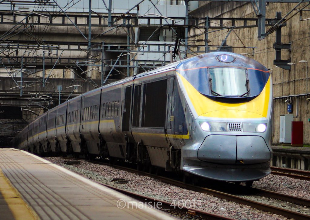 maisie_40013's tweet photo. 373206 & 373205 speed through Stratford International working 9O19 1013 Paris Nord to St Pancras International
11/04/2023
#class373 #eurostar #highspeed1 #hs1 #stratfordinternational #london https://t.co/4hIeJ41Cdm