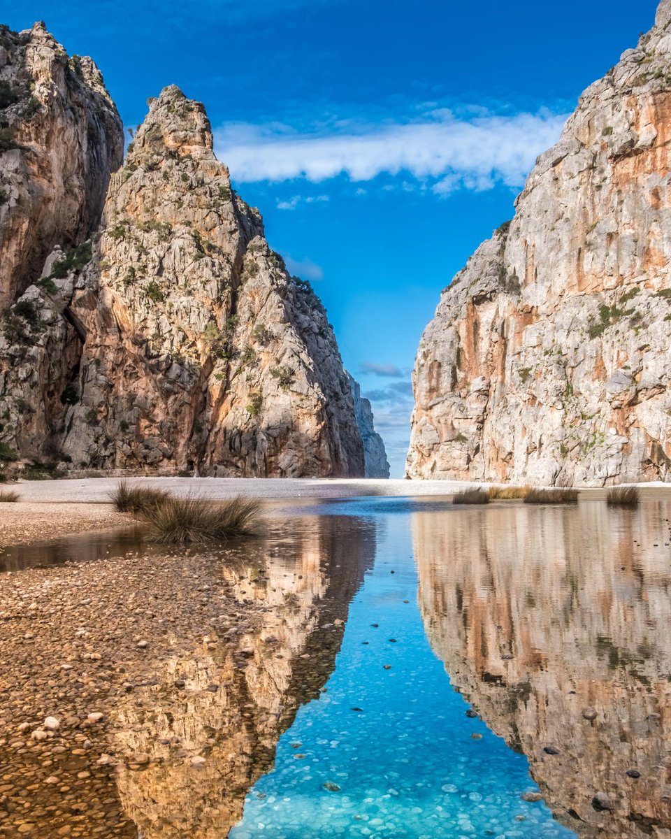 Explore the natural wonder of #Mallorca at the Torrent de Pareis Natural Monument 🏞️ With 3 km of canyon surrounded by majestic limestone rock walls, this place stands out for its biological diversity.