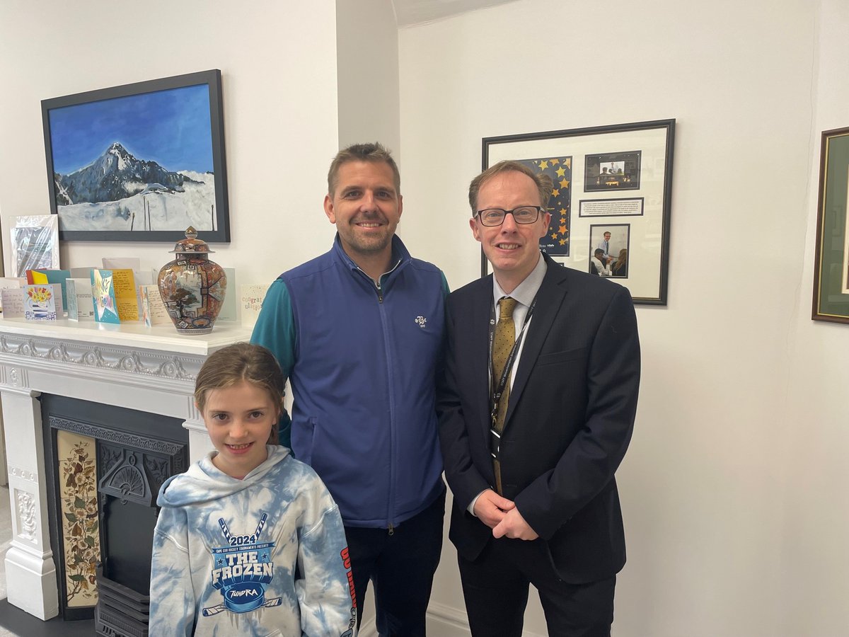 It was great to welcome Andy Fleet OW 2000 back to School yesterday. 🏫 

Andy was in the UK visiting family and took the opportunity to pop in and see what has changed since he left nearly 25 years ago!

Read more 🖥️ oldwulfrunians.wgs.org.uk/news/alumni-ne…

#WeAreOWs #WeAreWGS #ClassOf2000