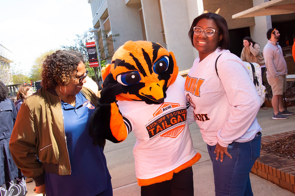 aumontgomery's tweet photo. Joining us as a new student in the fall?

Come to our Kickoff to College Tailgate on Sat., April 20, from 10 AM-12:30 PM.

Meet future classmates, register for orientation &amp; enjoy lunch.

Register by Friday:

https://t.co/t78u8Dadlf

#WarhawkNation #AUMbound #ChooseAUM #college https://t.co/8GpiMuyojp