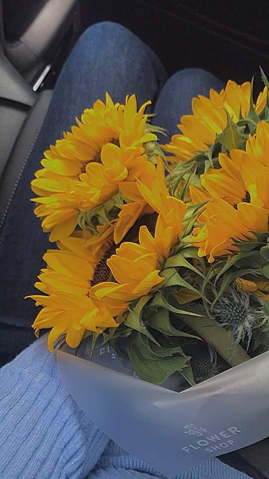 EscapeInfinito's tweet photo. 𝑳𝒐 𝒒𝒖𝒆 𝒗𝒂𝒍𝒆 𝒍𝒂 𝒑𝒆𝒏𝒂 𝒏𝒖𝒏𝒄𝒂 𝒆𝒔 𝒇𝒂́𝒄𝒊𝒍 💛🌻 https://t.co/82gKujC3cT
