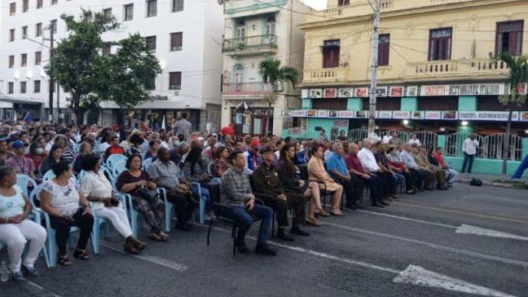 #LaHabana Asiste Presidente Cubano @DiazCanelB a acto por aniversario 63 del Carácter Socialista de la Revolución Cubana. #YoSigoAMiPresidente #EstaEsLaRevolución