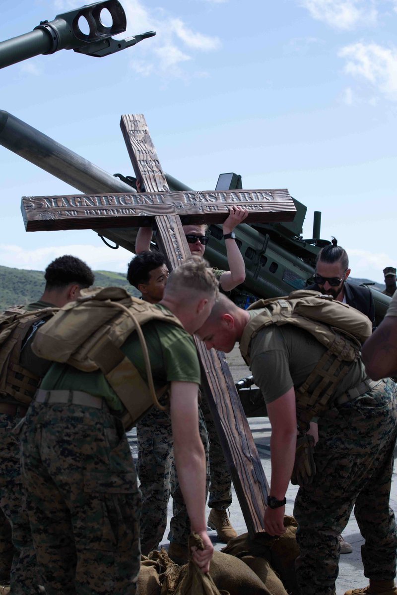 1st_Marine_Div's tweet image. Honor the fallen

Active-duty and veteran Marines of 2nd Battalion, 4th Marine Regiment, 1st Marine Division, raise a cross to honor the fallen during a reunion to mark the 20th anniversary of the battle of Ramadi at Marine Corps Base Camp Pendleton, California.
