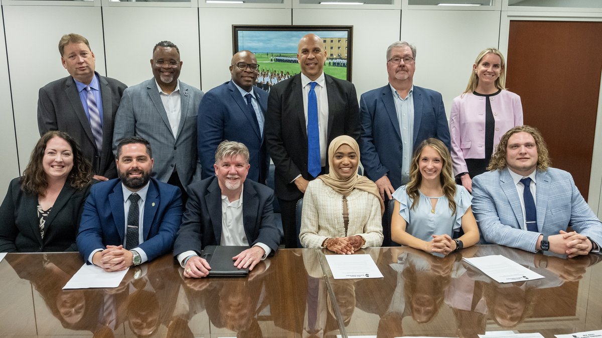 A delegation of NJAC student-athletes and administrators had the opportunity last Wednesday (April 10) to meet with U.S. Senator Cory Booker (D-NJ) in his Washington, D.C., office as part of the NCAA's ongoing Congressional Engagement Initiative. #whyd3 bit.ly/49FJNqL