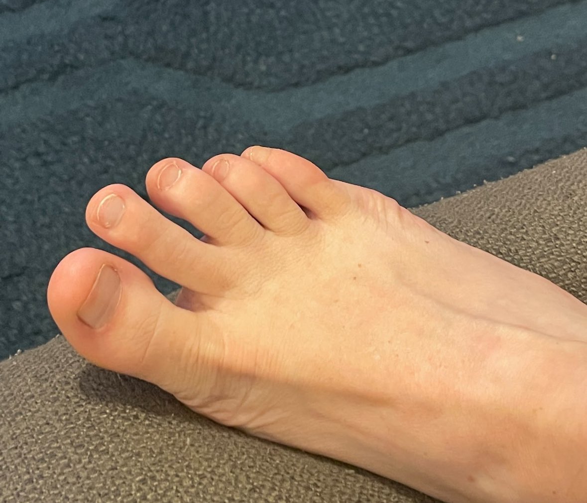 He took these sneaky pics! Now he must #suckmytoes 

#feet #Feet #feetcare #feetstagram #feetup #feetworshi̇p #socksaddict #socksaddiction #solelicker #toe #dirtyfeet @rt_feet @RT_footfetish @VIPFeetOnly