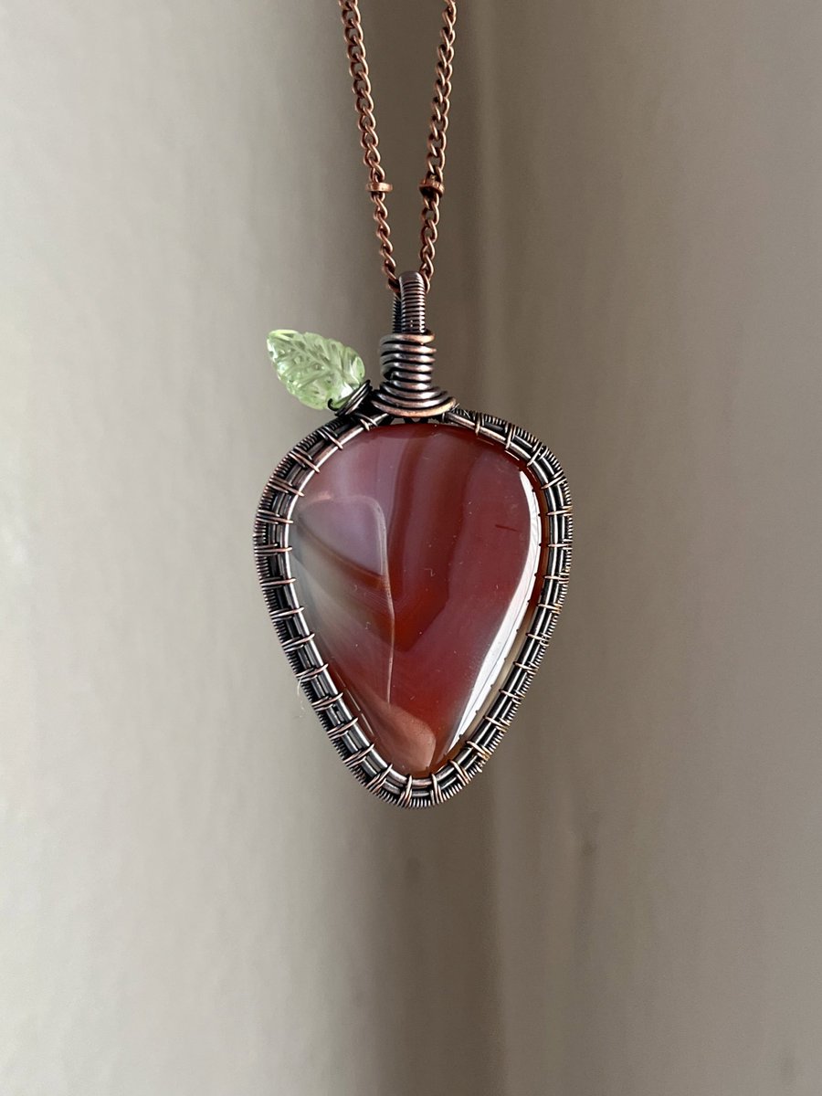 Agate strawberry with a carved peridot leaf 🍓🌿✨