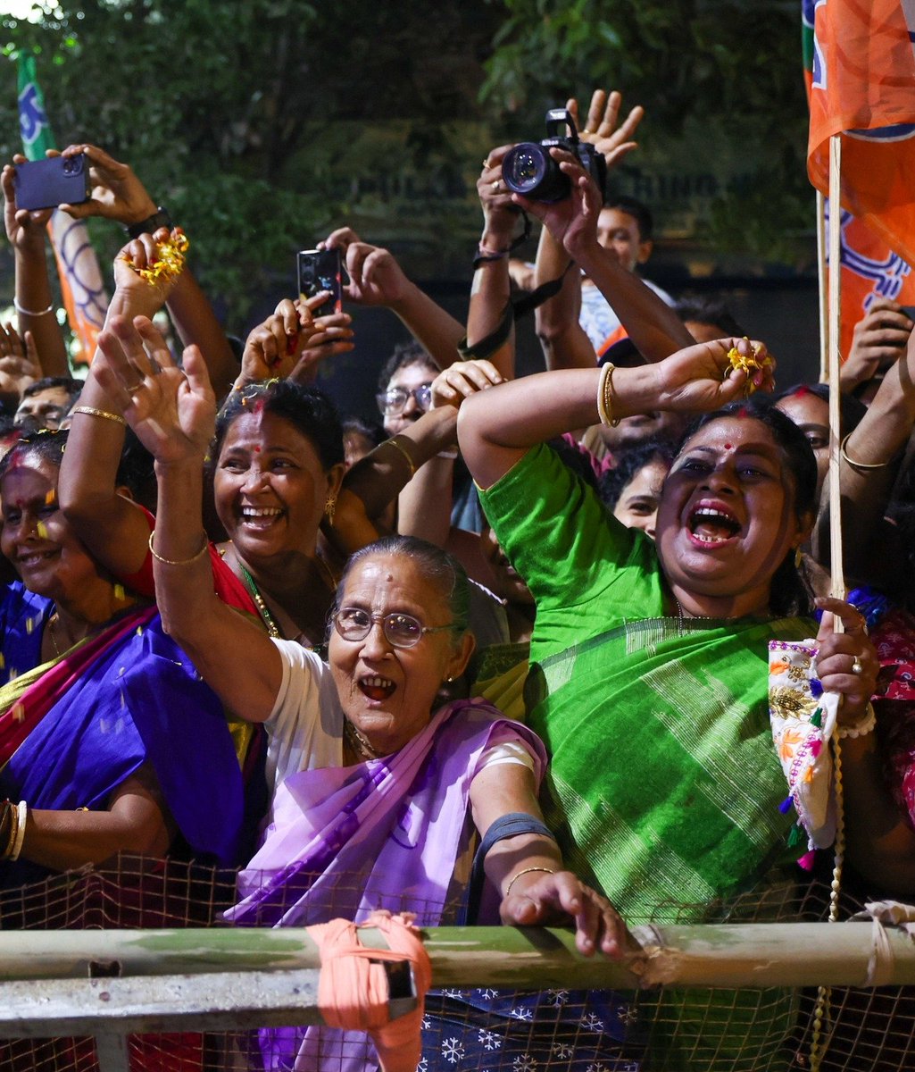 narendramodi's tweet photo. After programmes in Bihar and West Bengal, landed to a euphoric welcome and roadshow in Guwahati. I thank the people of this vibrant city for the special welcome. https://t.co/Dc2UO6KePJ