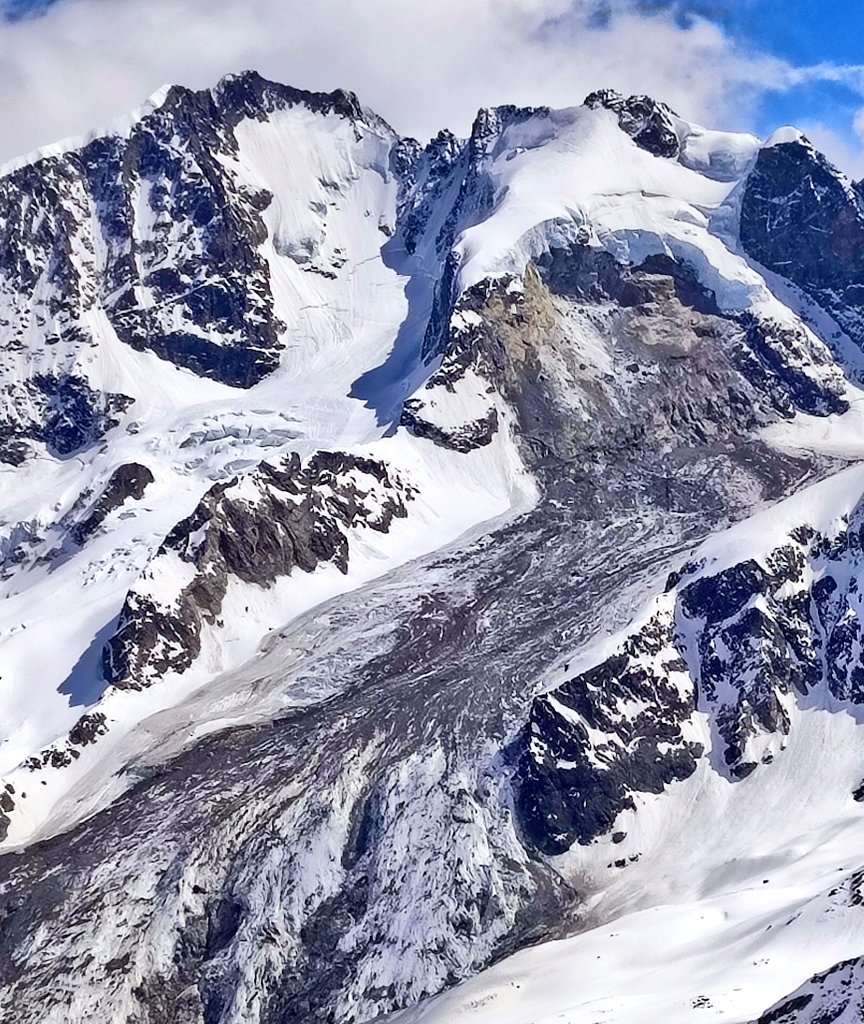 Like a window to hell! 😱 While doing @glamos_ch fieldwork today, there was time to marvel at the immense periglacial landslide from 14 April. Incredible masses of rock and ice have completely re-sculpted the landscape. It will not be the same again...