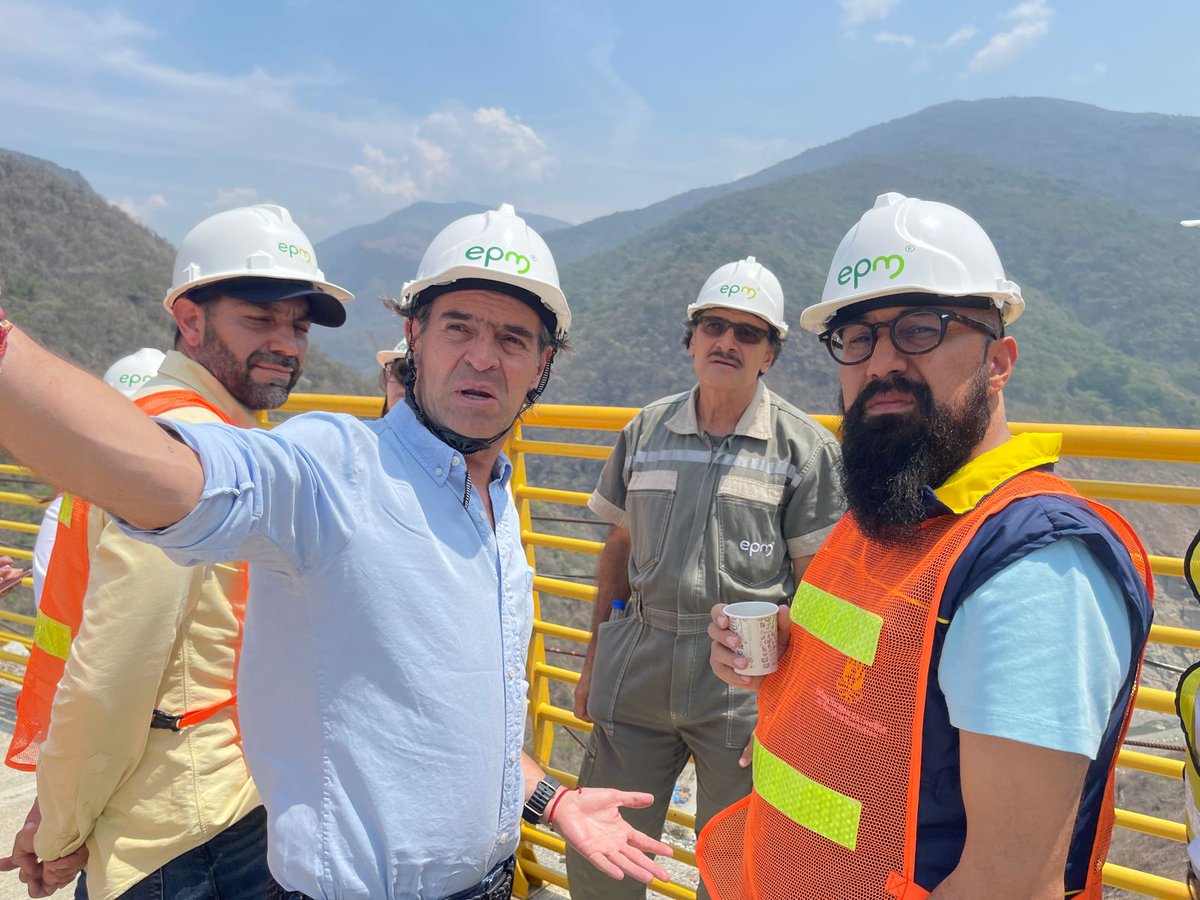 El director de la Unidad Nacional para la Gestión del Riesgo de Desastres @UNGRD, Carlos Alberto Carrillo Arenas, visita hoy martes 16 de abril a #Hidroituango, con el objetivo de conocer la central que opera desde 2023 con sus primeras cuatro unidades de generación de energía.…