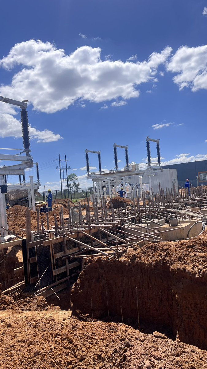 primrosevurayai's tweet photo. #Africanization
Centragrid βs 25MW Solar Power Plant at Nyabira (30km out of Harare). The facility will be the largest in Zim πΏπΌ, connected to the National Grid by 2024
Comprising of 70000 solar modules arranged in 10 #powerblocks , each with a capacity of 2.5MWdc. @Centragrid https://t.co/NSlRyBJjpZ