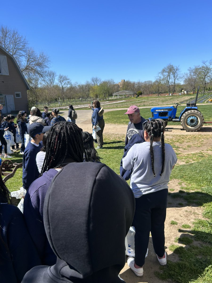 Thank you to UFT and Mind Up for providing our students with the opportunity to learn about the connection between our brain & mindfulness, as well as engage in a farm tour! @NYC_District24 @queensfarm @NYCSchools @UFT @MindUP @UFTTchrCENTER