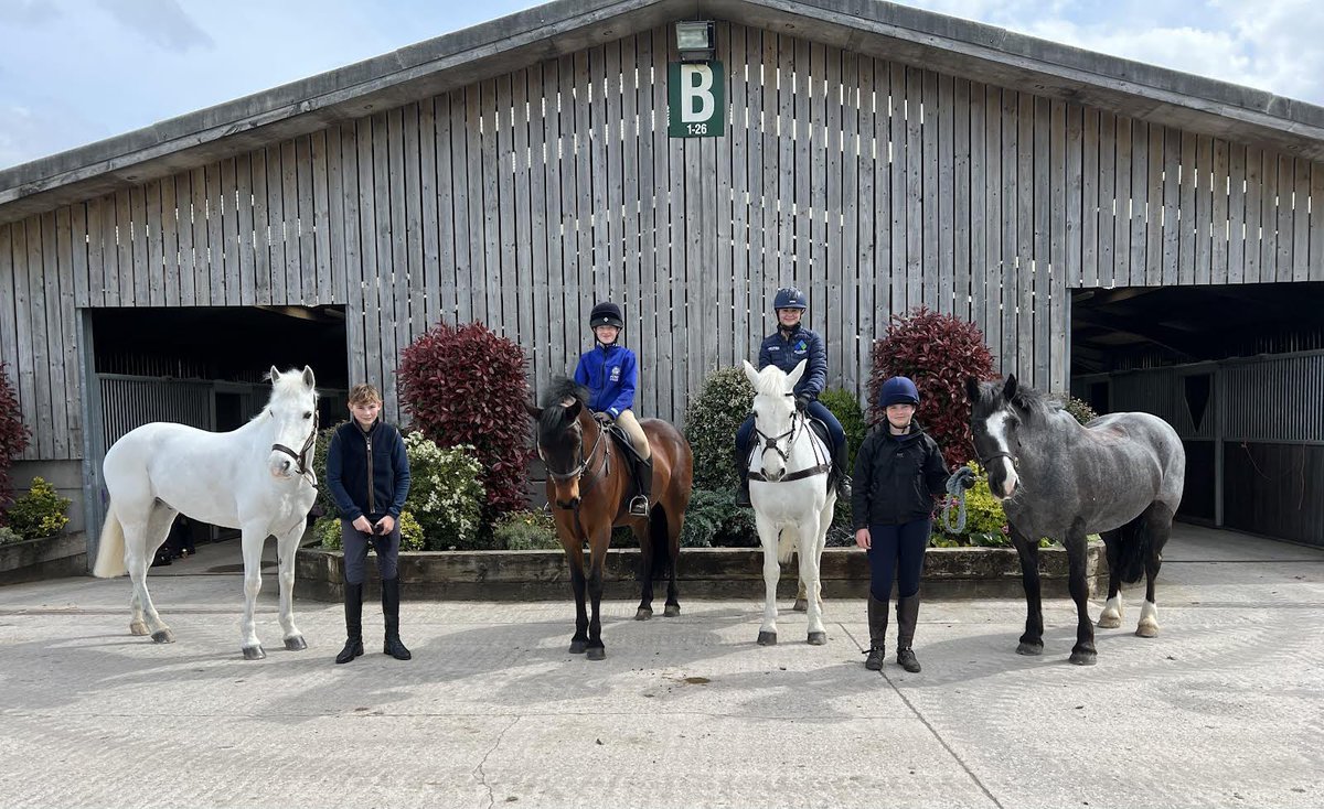Congratulations to four of the @ScarColl_DOS equestrian team who have returned from a successful British Youth under 18s Eventing Squad training. They were lucky enough to train with some of the top trainers in the country, all aiming to be selected for teams later in the year!