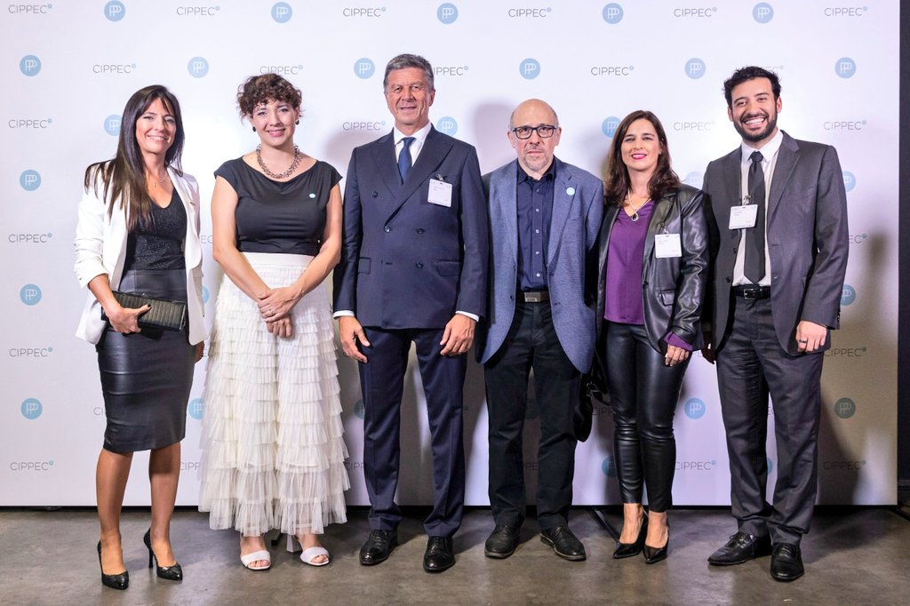 En la Cena Anual @CIPPEC 2024 junto a la directora ejecutiva de la entidad, Gala Díaz Langou, los diputados Pamela Verasay, Fabio Quetglas y Soledad Carrizo; y el secretario del bloque @diputadosucr, Alejandro Cacace. Una organización comprometida con las políticas públicas de