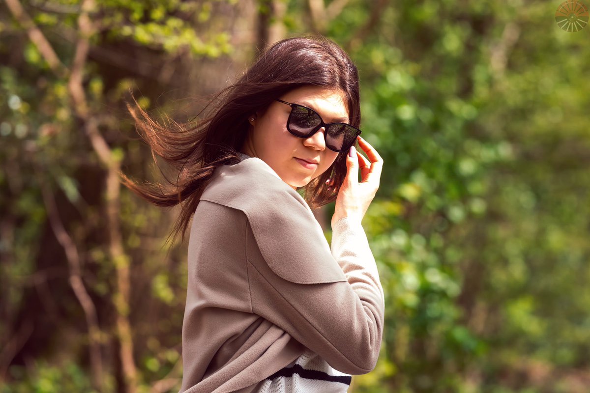 The sun in spring time model: Annatasiia #photooftheday #photographer #photography #photoshoot #throughthelens #lovewhatyoudo #countryside #springtime #sunglasses #beautiful