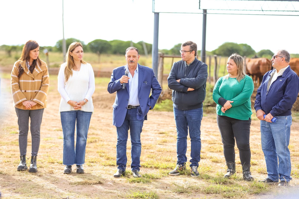 riojavip_'s tweet photo. #TWITTERFIRE 🔥🔥🔥

EL @GobDeLaRioja CONTINÚA CON EL APOYO A LOS PRODUCTORES GANADEROS 🐄🐄🐂

@QuintelaRicardo https://t.co/OsBSPCAN7u